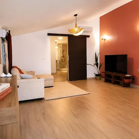 Terra Cotta House * Roanne
