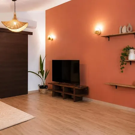 דירה Terra Cotta House *